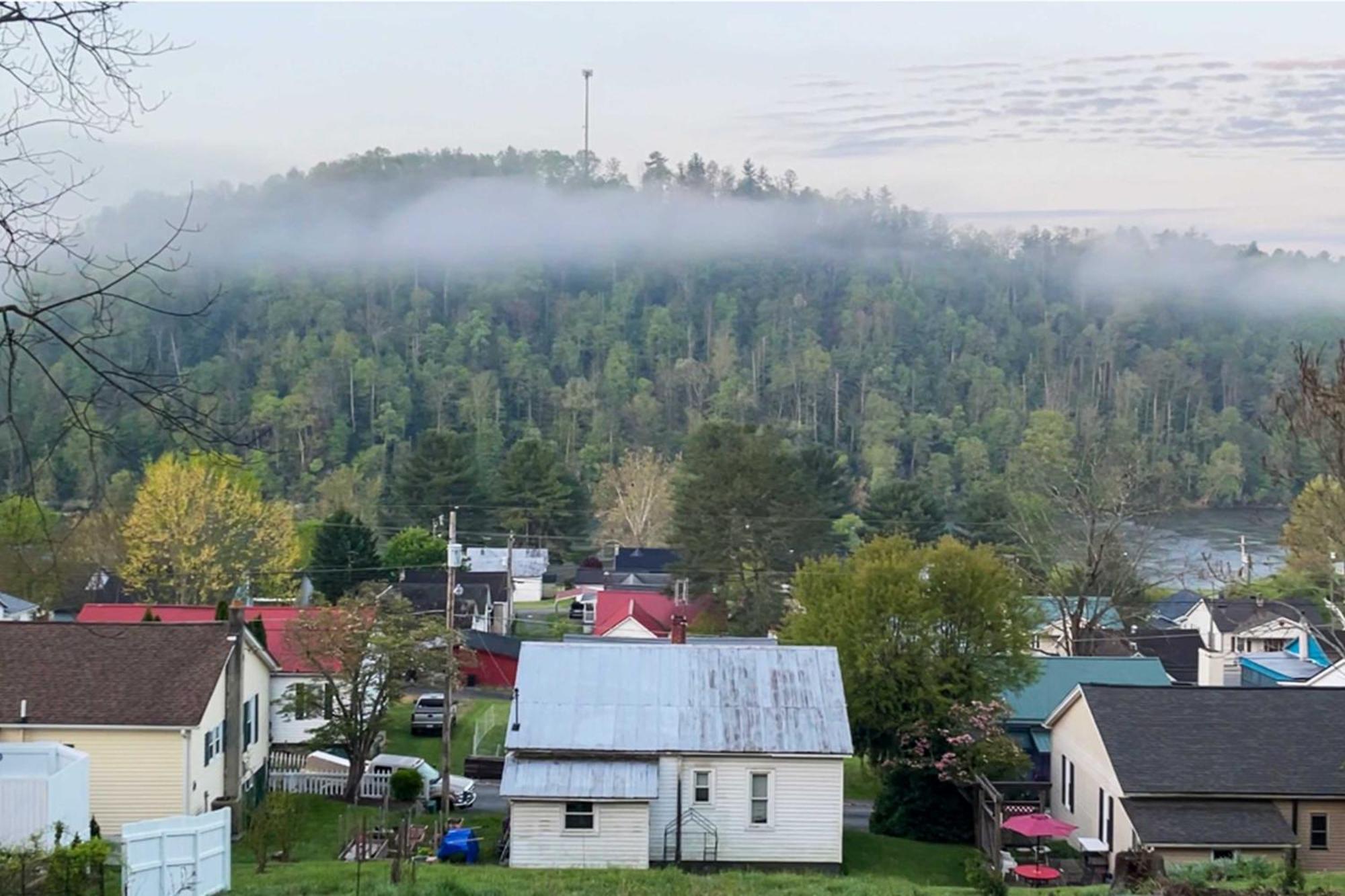 Cozy Fries Escape With Mountain And River Views! Galax Zewnętrze zdjęcie
